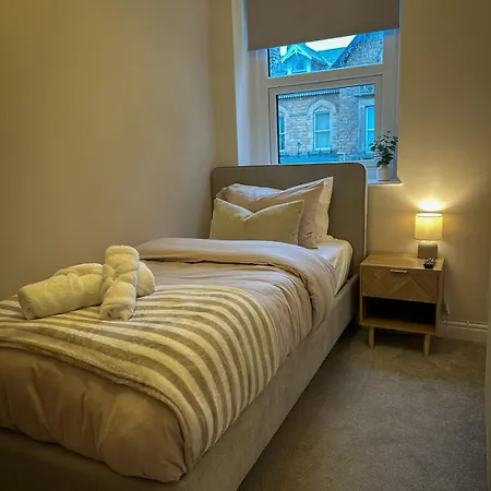 Warm & Cosy, First Floor 2 Bed