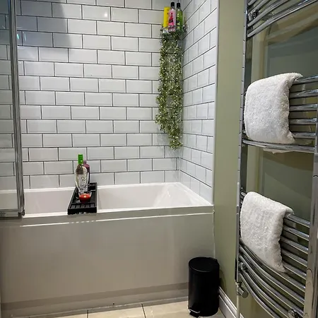 Warm & Cosy, First Floor 2 Bed Harrogate