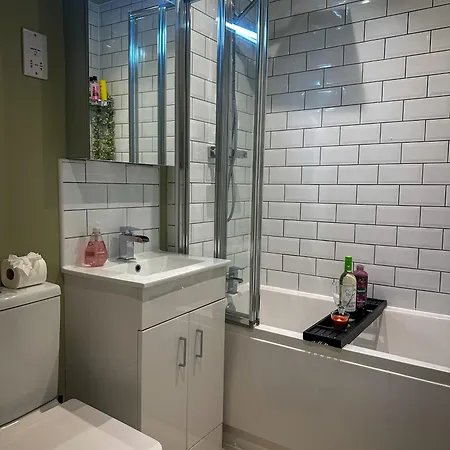 Warm & Cosy, 2 Bed 아파트 *