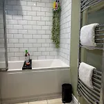Warm & Cosy, 2 Bed 哈罗盖特