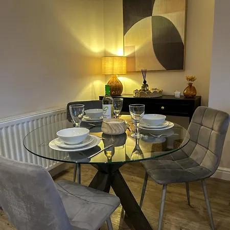 Warm & Cosy, First Floor 2 Bed Apartment Harrogate